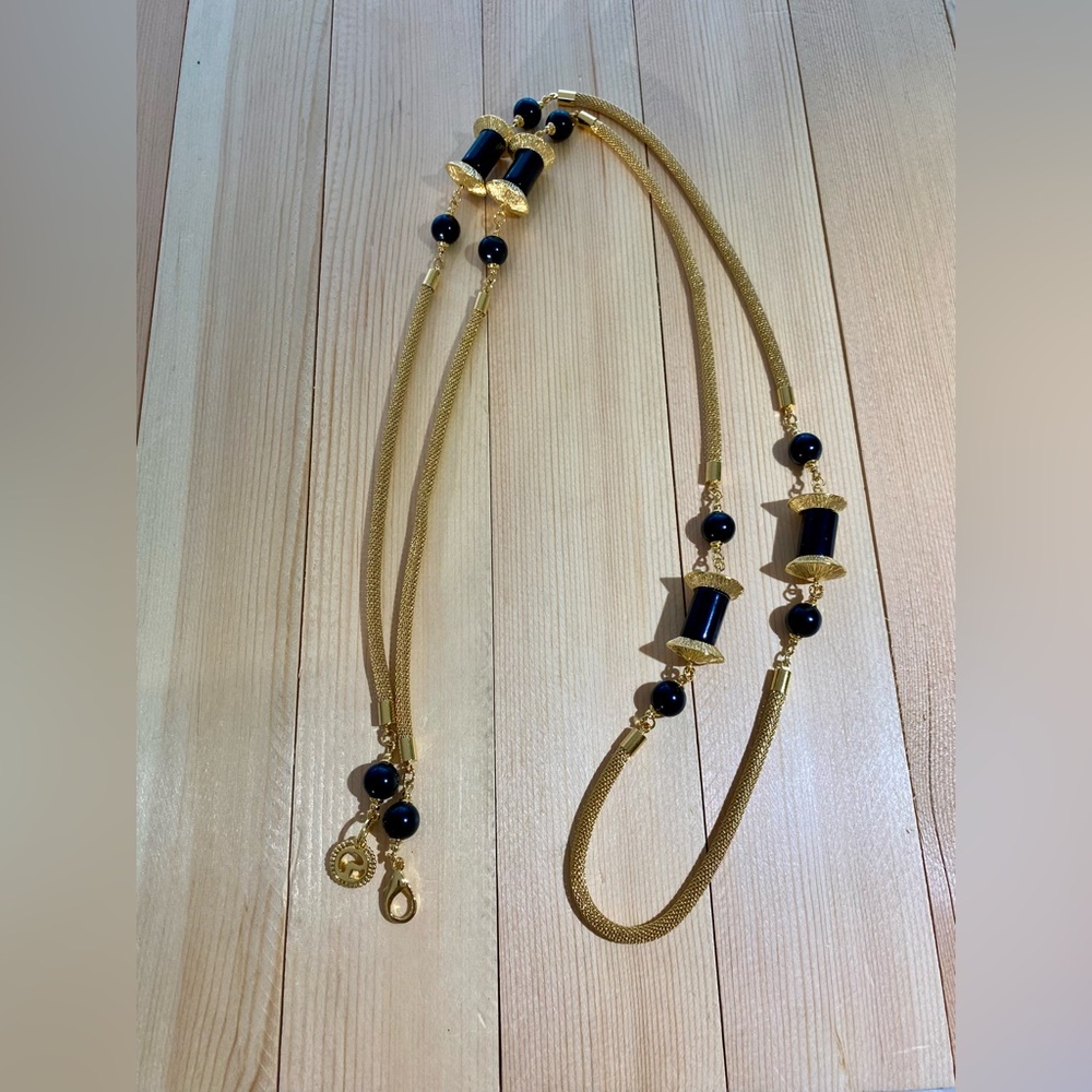 ST. JOHN - VNTG - Necklace Gold-tone Mesh with Black Acrylic Beads - Picture 2 of 4